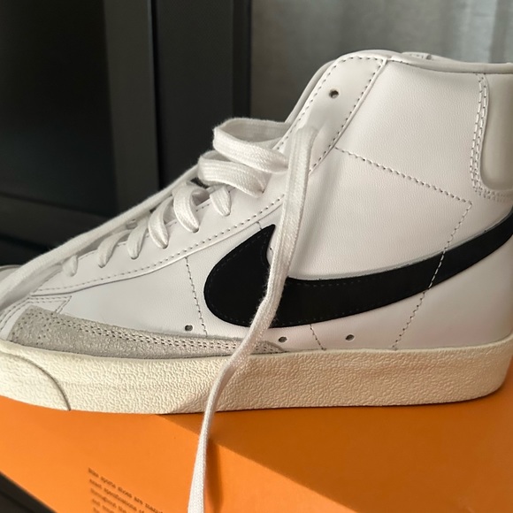 Like NEW‼️Nike Blazer Mid '77 - Picture 3 of 5